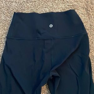 Lulu size 6 navy Wunder High rise 25”